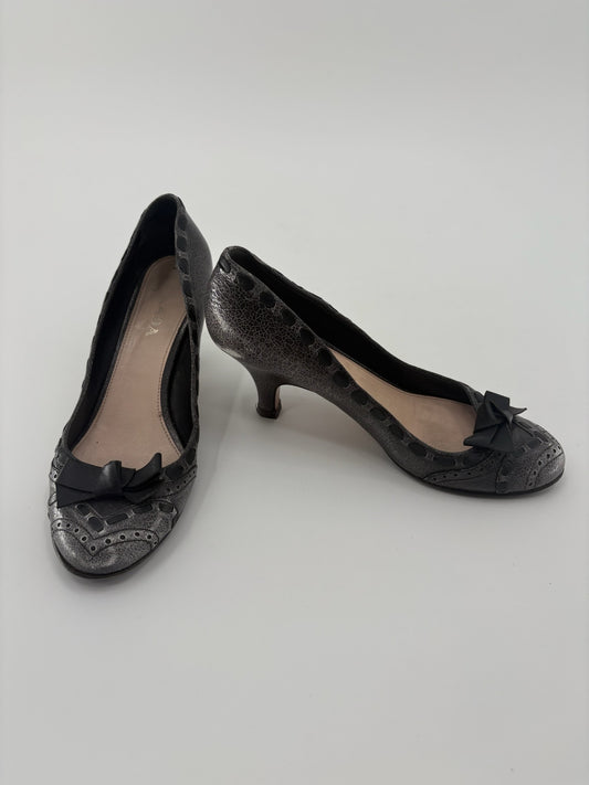 distressed ribbon pumps