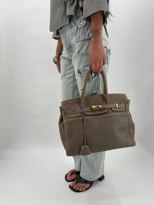 contrast stitch handbag